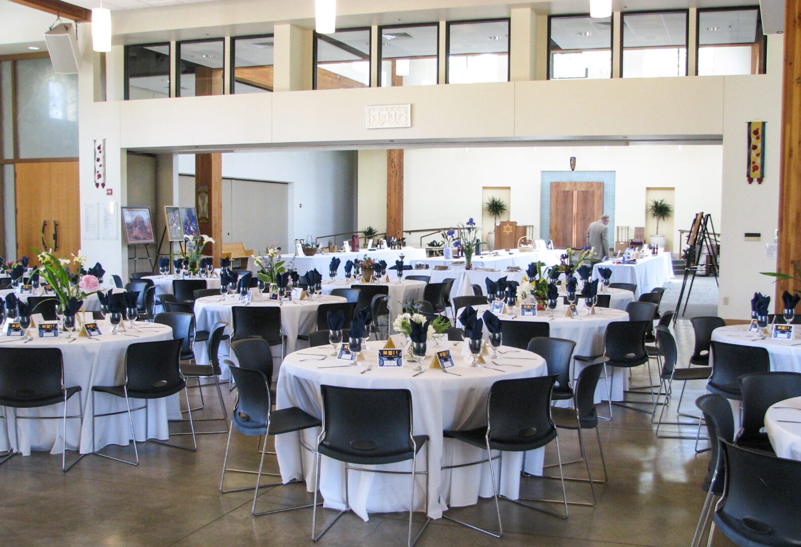 A room full of tables and chairs.